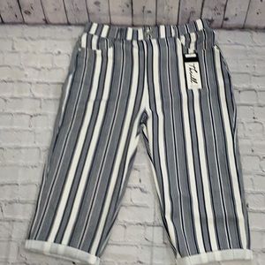 Women Thrill strip Capri strip pants size 1X NWT